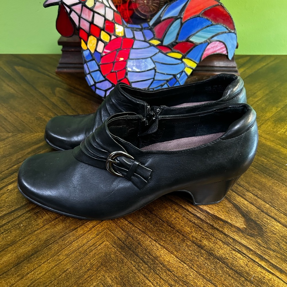 Clarks vintage style booties EUC